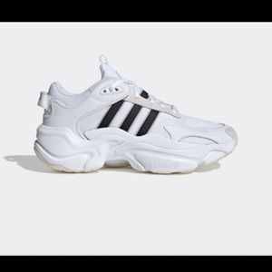 ADIDAS AGMUR RUNNER SHOES